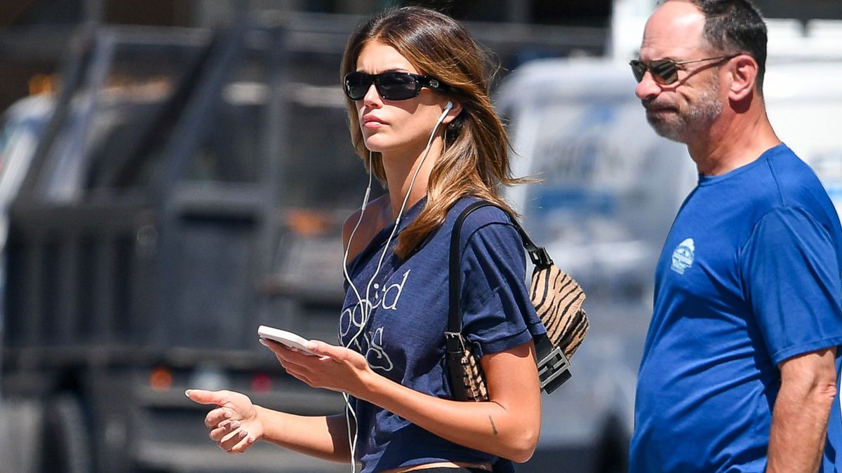 Fact: Taking Your Knee-Length Skirts From Summer to Fall Requires This Specific Closed-Toe Shoe