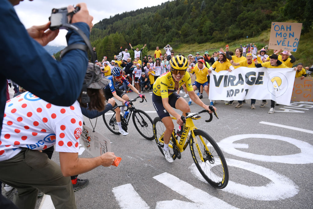Kasia Niewiadoma-Phinney and Évita Muzic on Alpe d'Huez at the 2024 Tour de France Femmes