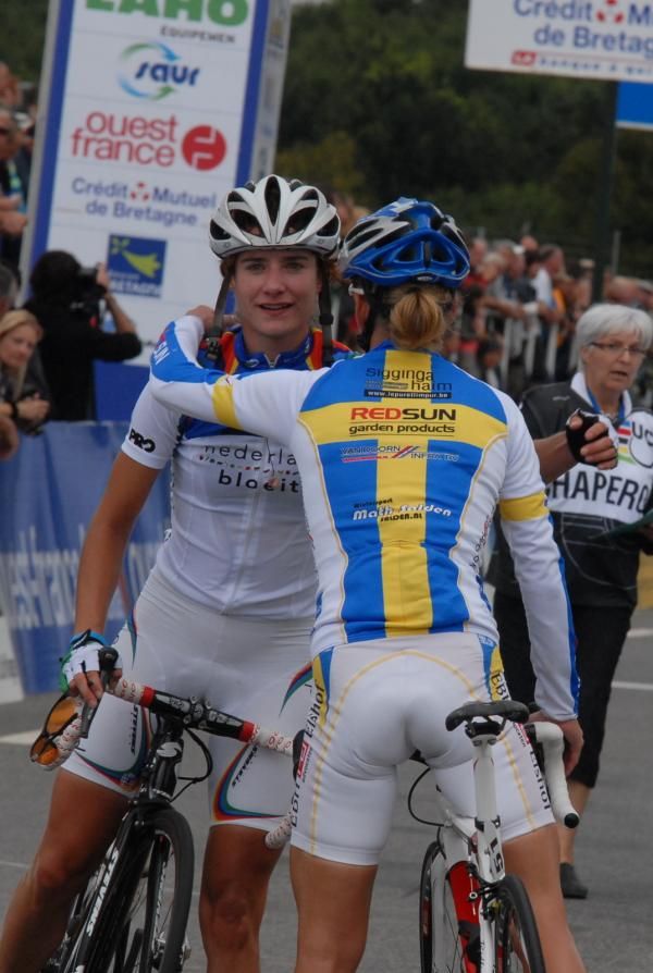 Emma Johansson and Marianne Vos at the finish line