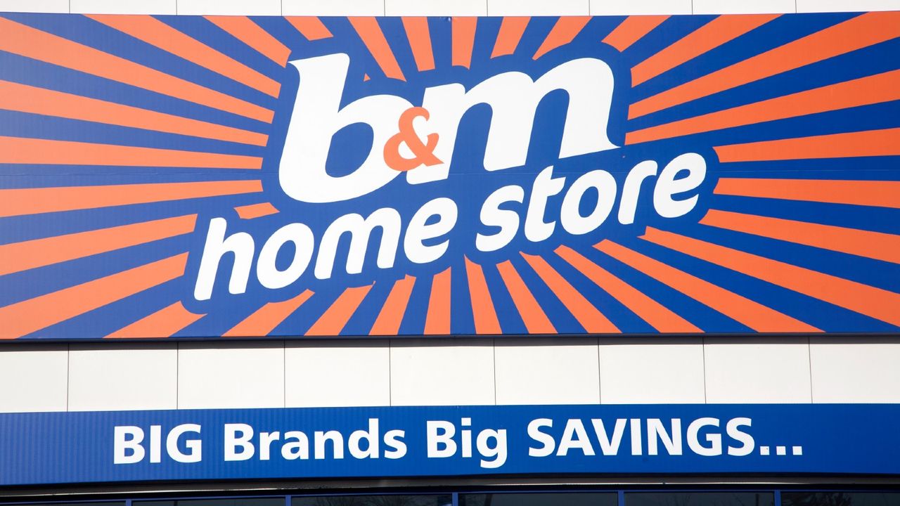 b&amp;m home store sign, Copdock, Ipswich, England offering big brands savings