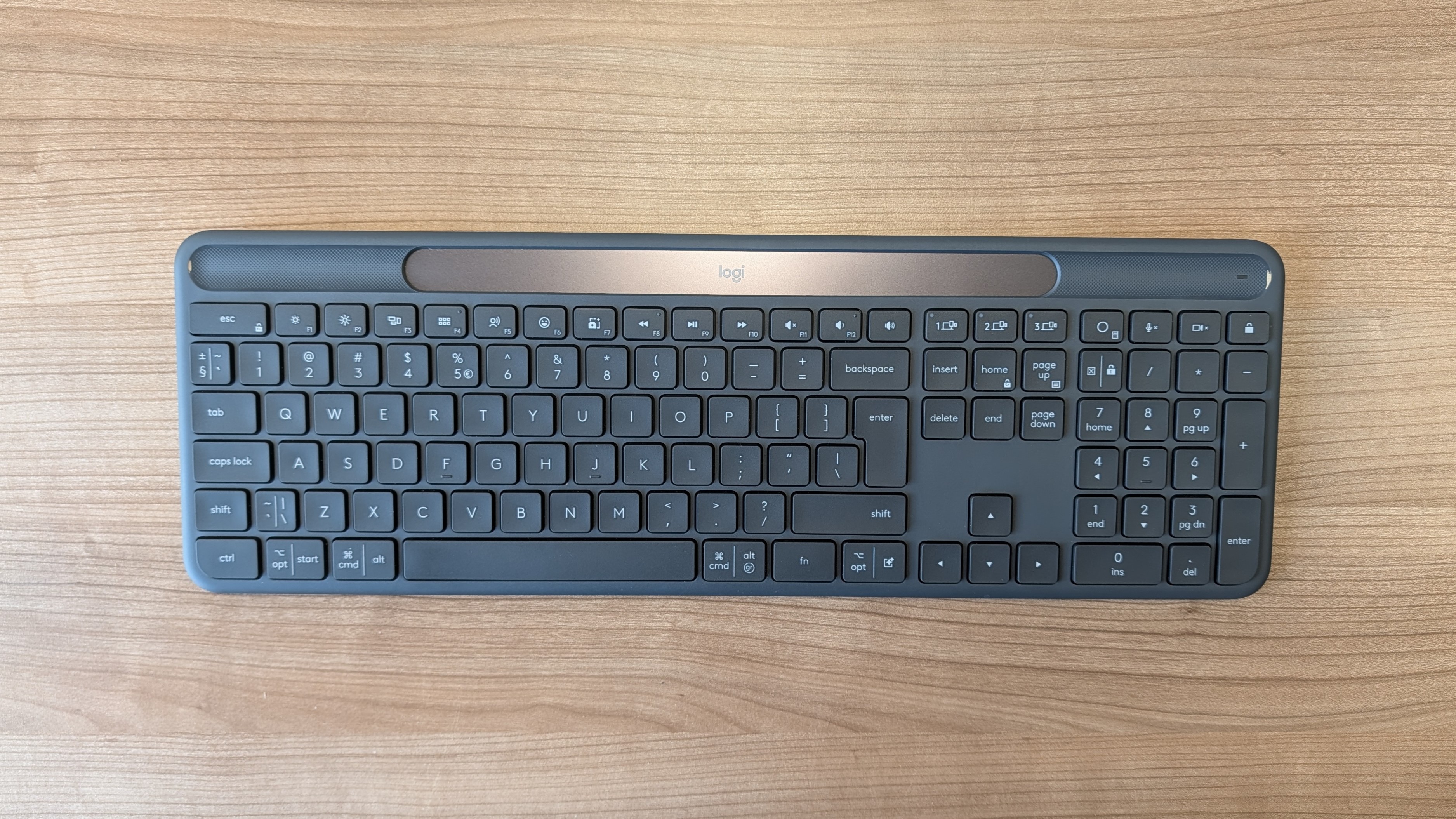 Logitech Signature Slim Solar+ K980