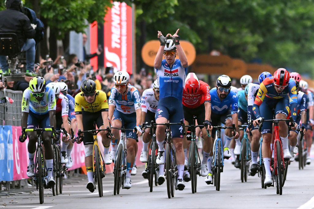 Tim Merlier wins stage 3