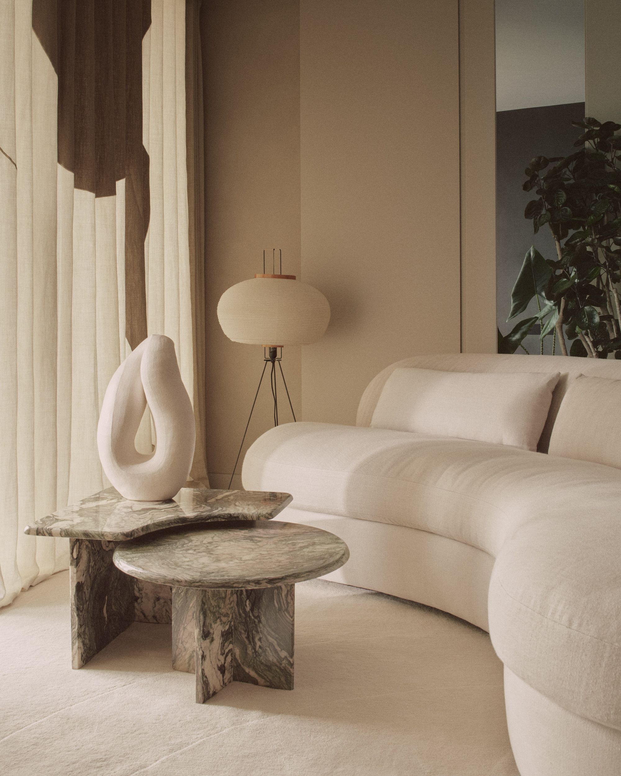 Minimalist Living Room Decor Pieces That Do More With Less