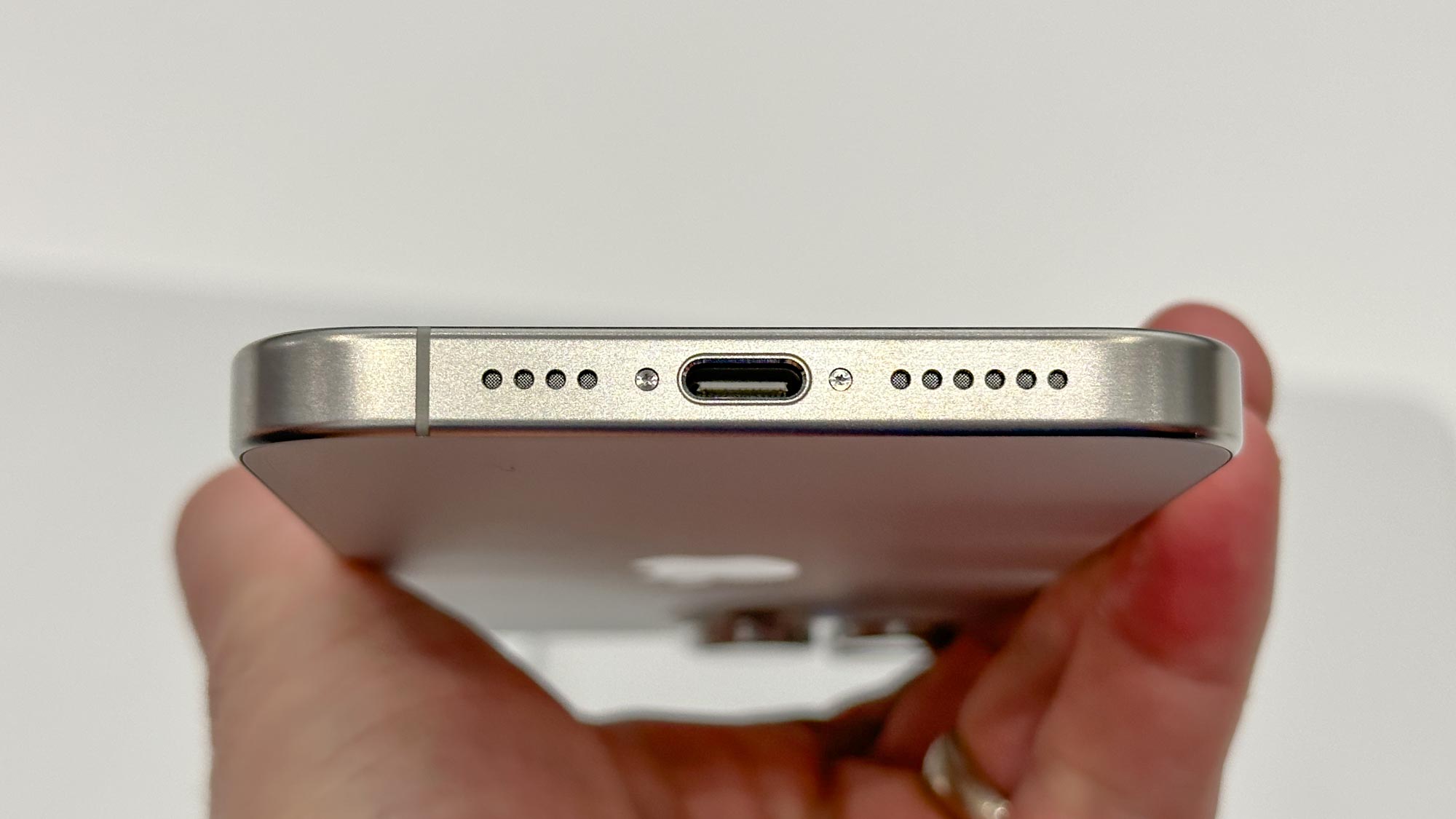 iPhone 15 Pro Max USB-C port