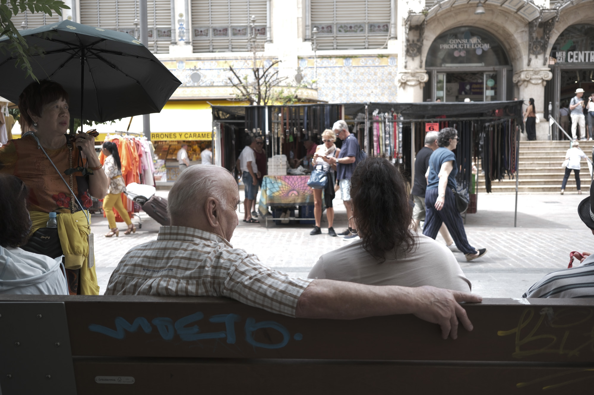Street photography in Valencia, Spain, taken with the Fujifilm X-E5 mirrorless camera and XF 23mm f/2.8 lens