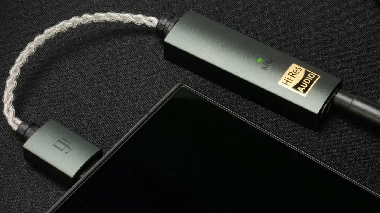 The iFI Go Link Max connected to a smartphone.
