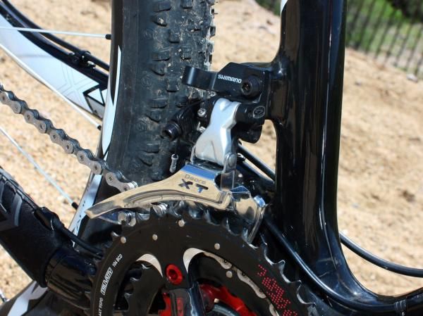 The direct mount front derailleur leaves more room behind the seat tube for big 29" rubber