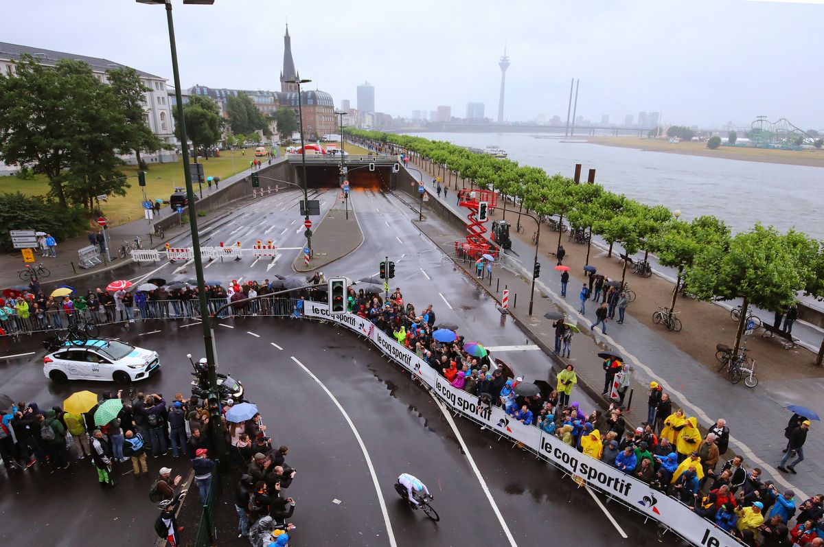 Chris Froome comes through the Le Coq Sportif corner