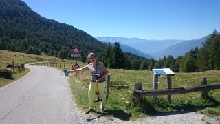 Annemiek van Vleuten's mother, Ria van Vleuten-Mocking, supports her on the climb up to the top of Passo Gavia