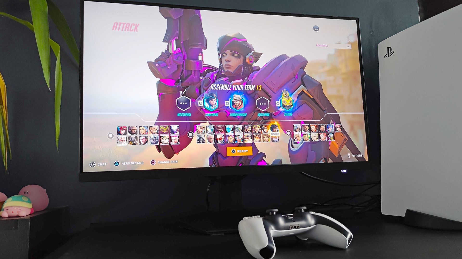 Monitor KOORUI GN02 con Phara seleccionado en la pantalla de selección de personajes de Overwatch 2