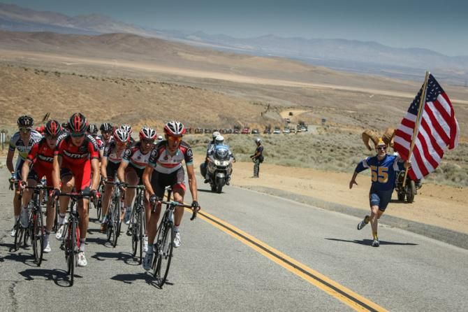 The front of the race gets cheered on.