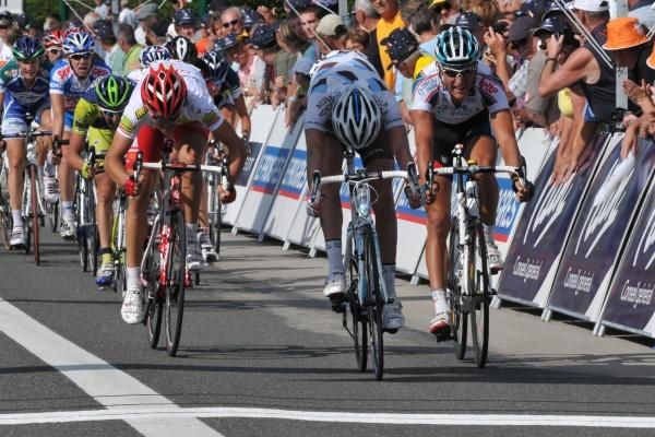 Maxime Bouet wins the sprint on stage 3.