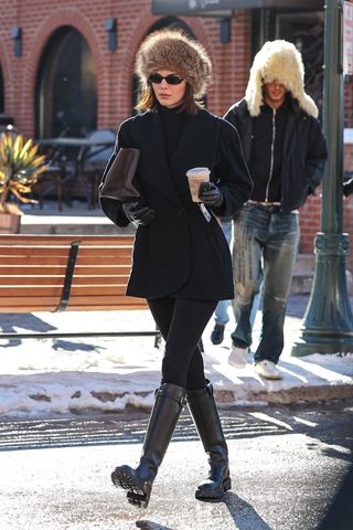 kendall jenner wearing all-black outfit and black boots