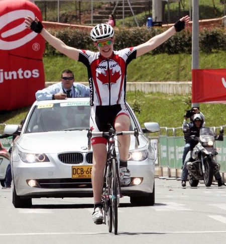 Clara Hughes (Canada) celebrates her victory.