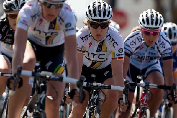 Ina-Yoko Teutenberg (HTC-Highroad) in the protective shadow of teammate Ally Stacher.