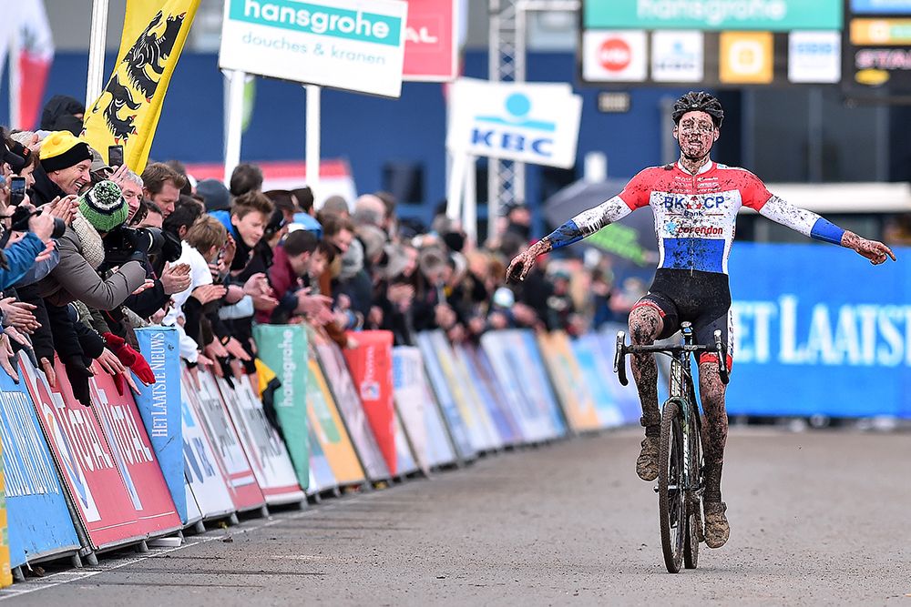 Mathieu van der Poel celebrates his Superprestige Hoogstraten victory