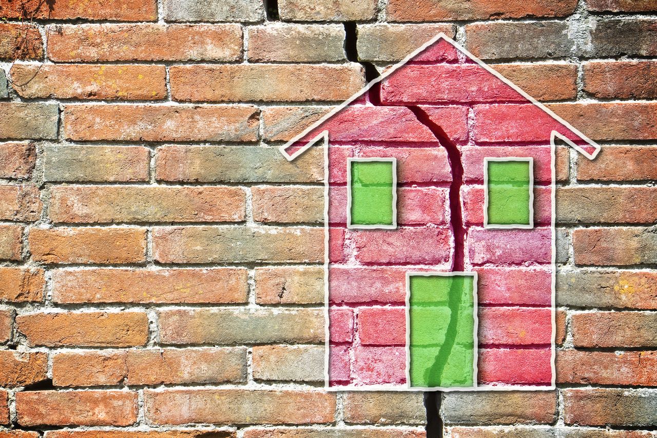 Thousands of homeowners claim £17k for subsidence amid heatwaves – how to spot the signs