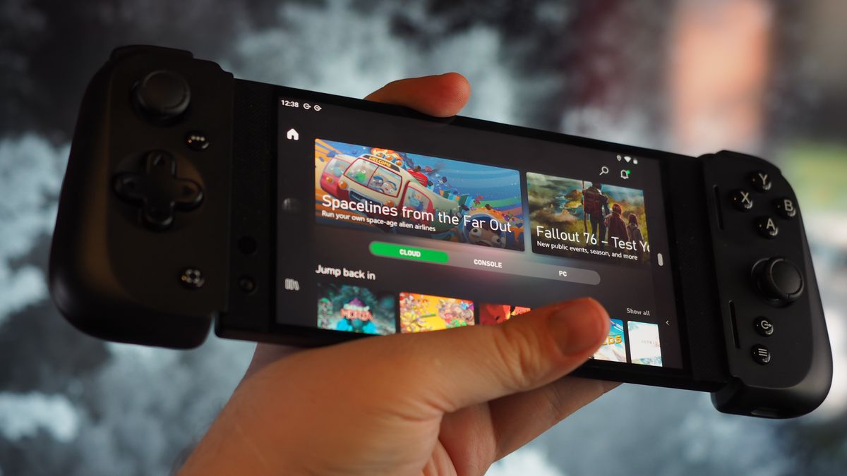 Use Xbox touch controls with cloud gaming or remote play