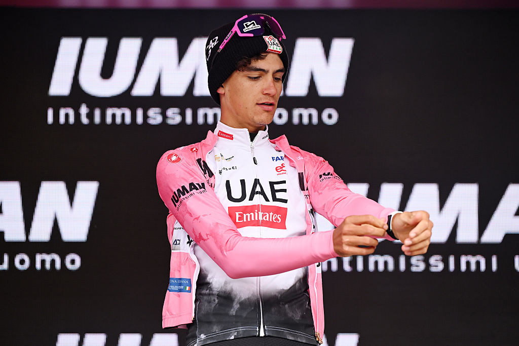 2025 Giro d&#039;Italia stage 17: Isaac del Toro puts on his latest pink jersey