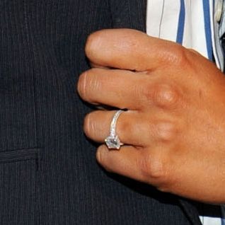 Ali Fedotowsky and Roberto Martinez's engagement ring