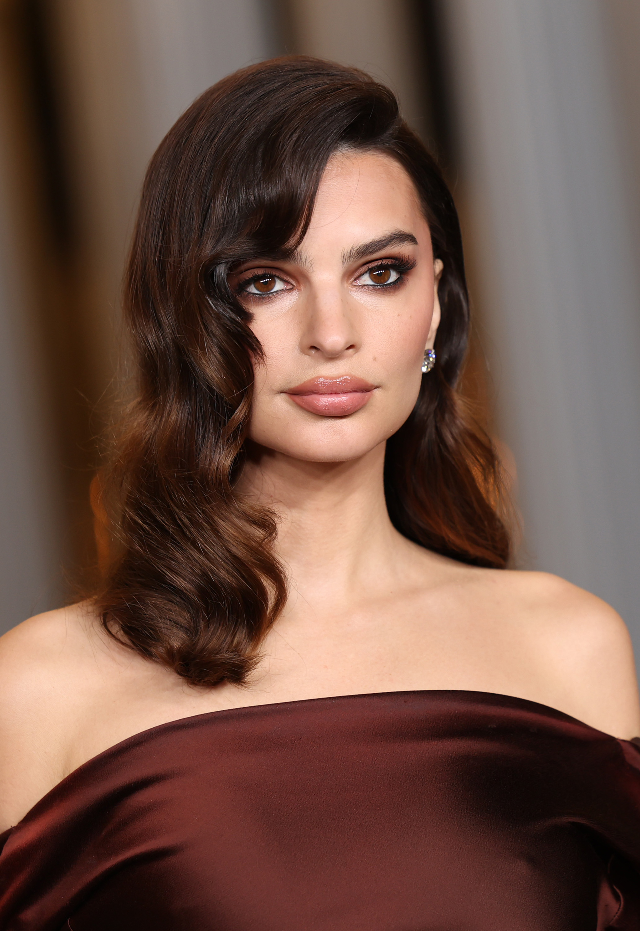 face framing - Emily Ratajkowski