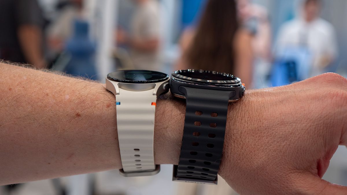 Comparing the Samsung Galaxy Watch 7 and Samsung Galaxy Watch Ultra