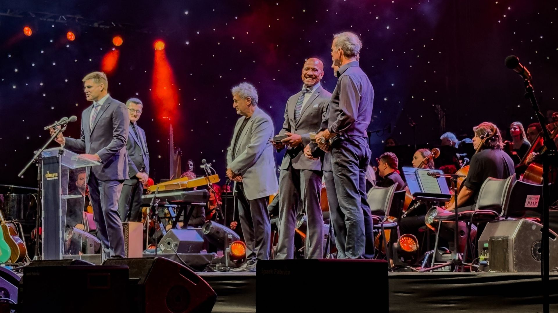 artemis 2 astronuats on a stage