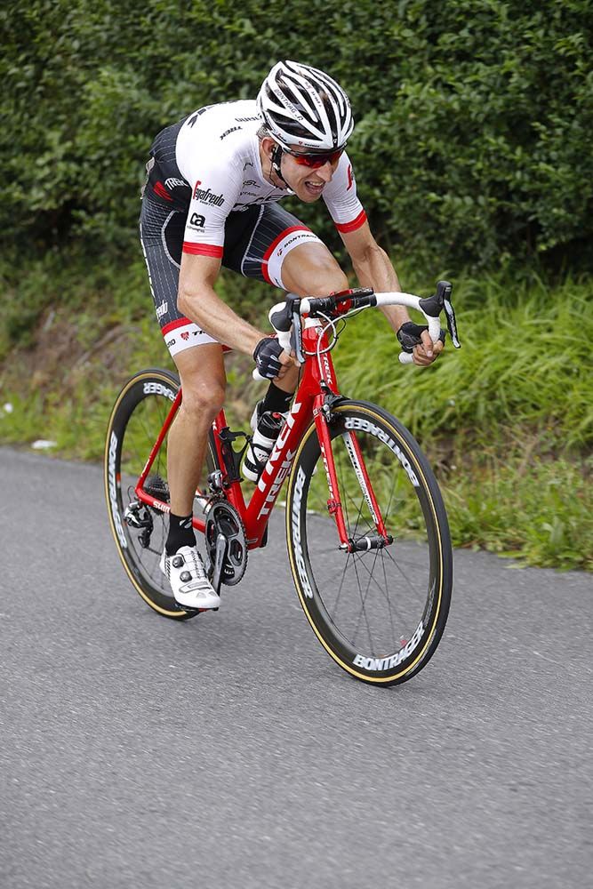 Bauke Mollema (Trek-Segfredo) powers to victory