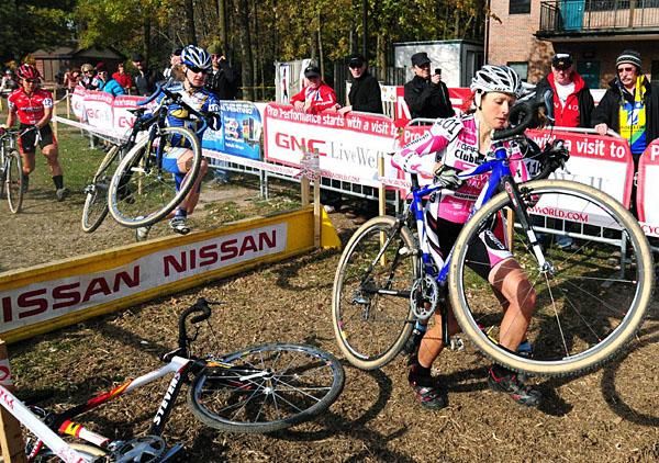 Natasha Elliot (Garneau Club Chasseurs) goes into the lead.