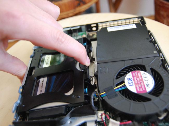 How to upgrade the HDD in your Lenovo ThinkCentre M720q Tiny | Windows ...