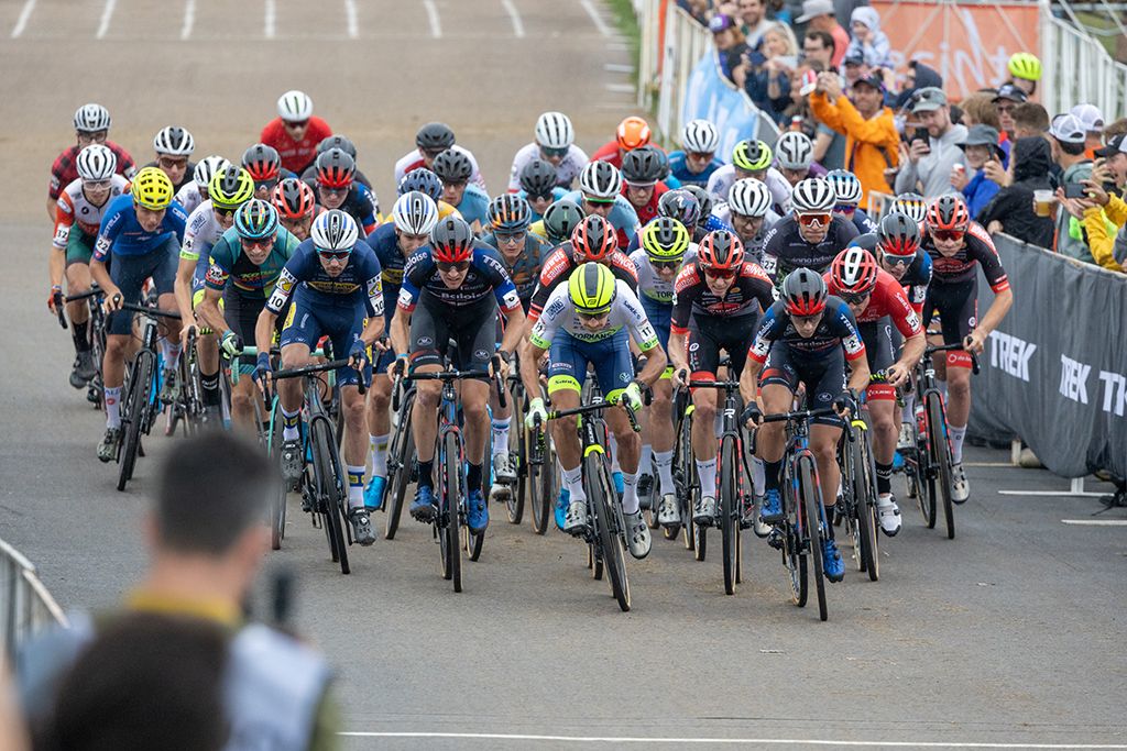 Start of the Waterloo UCI Cyclo-cross World Cup men&#039;s elite race 2021