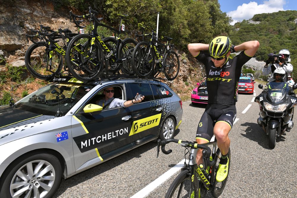 Michael Hepburn takes on fuel during stage 14