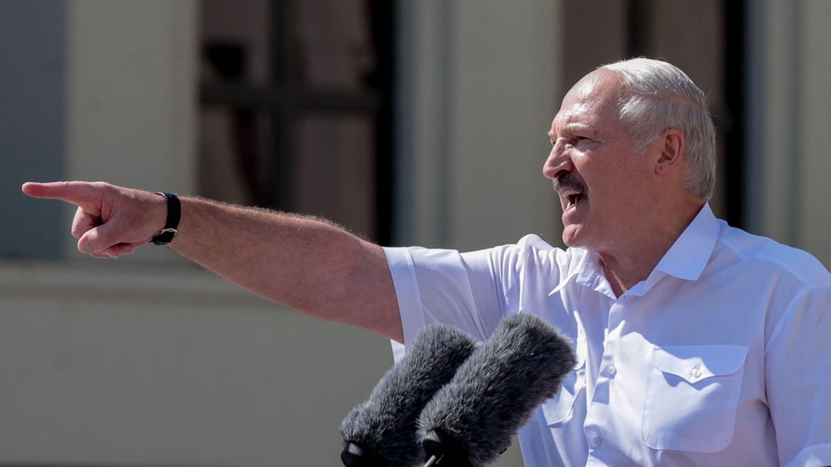 Belarus&#039; President Alexander Lukashenko gestures as he delivers a speech during a rally held to support him in central Minsk, on August 16, 2020. 