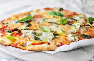 Courgette, red onion and ricotta pizza