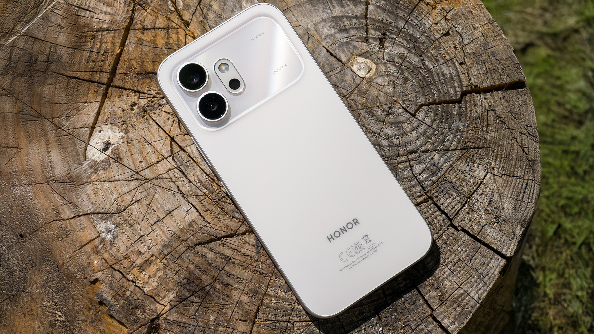 Close-up of the Honor 600's hardware in white
