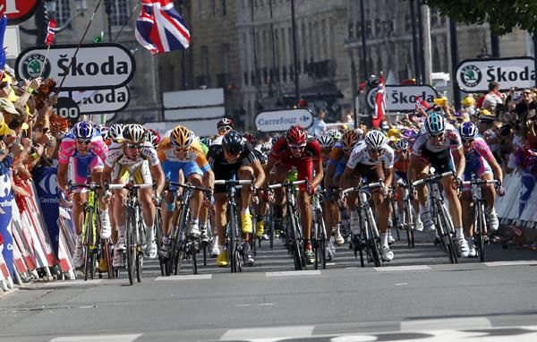 Cavendish (HTC-Columbia) opens up his sprint