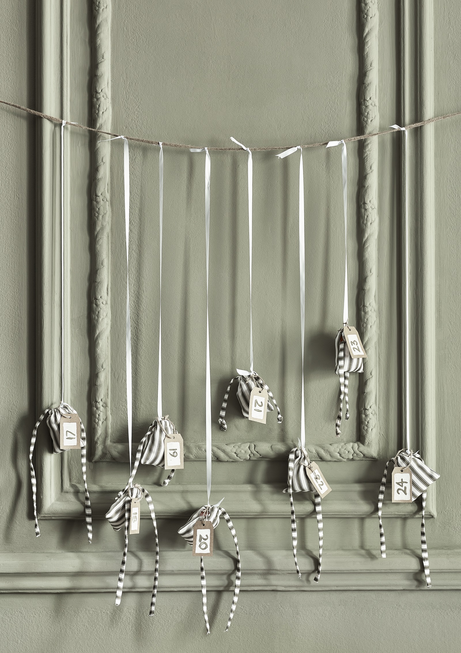 ribbon striped bags as a DIY Christmas decorations