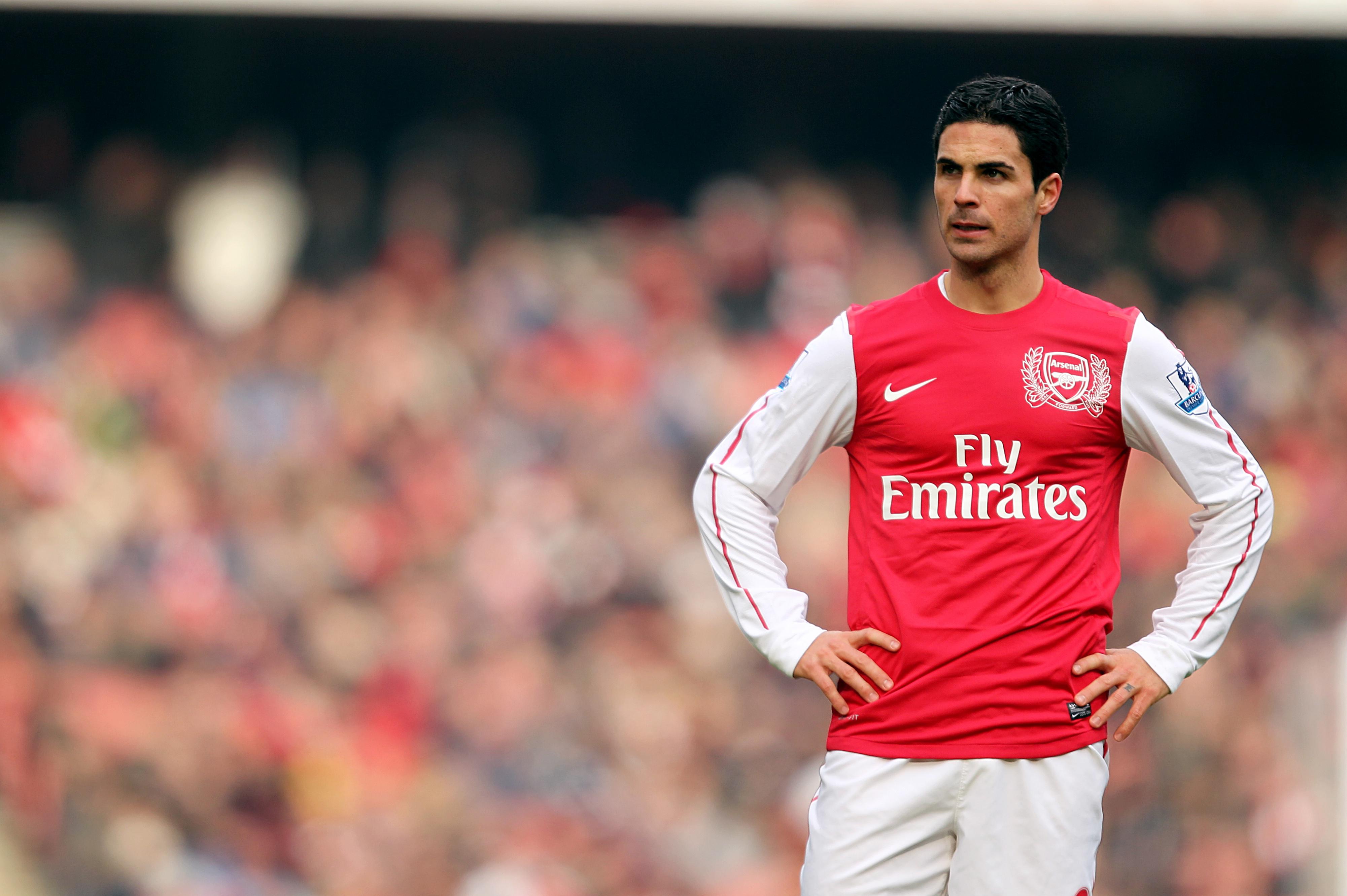 Mikel Arteta stands with his hands on his hips while playing for Arsenal against Blackburn Rovers, 2012