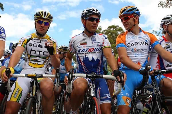 Leigh Howard (Jayco VIS), Robbie McEwen (Mazda) and Jack Bobridge (SASI Team O'Grady ) line up before the start of the elite men's race