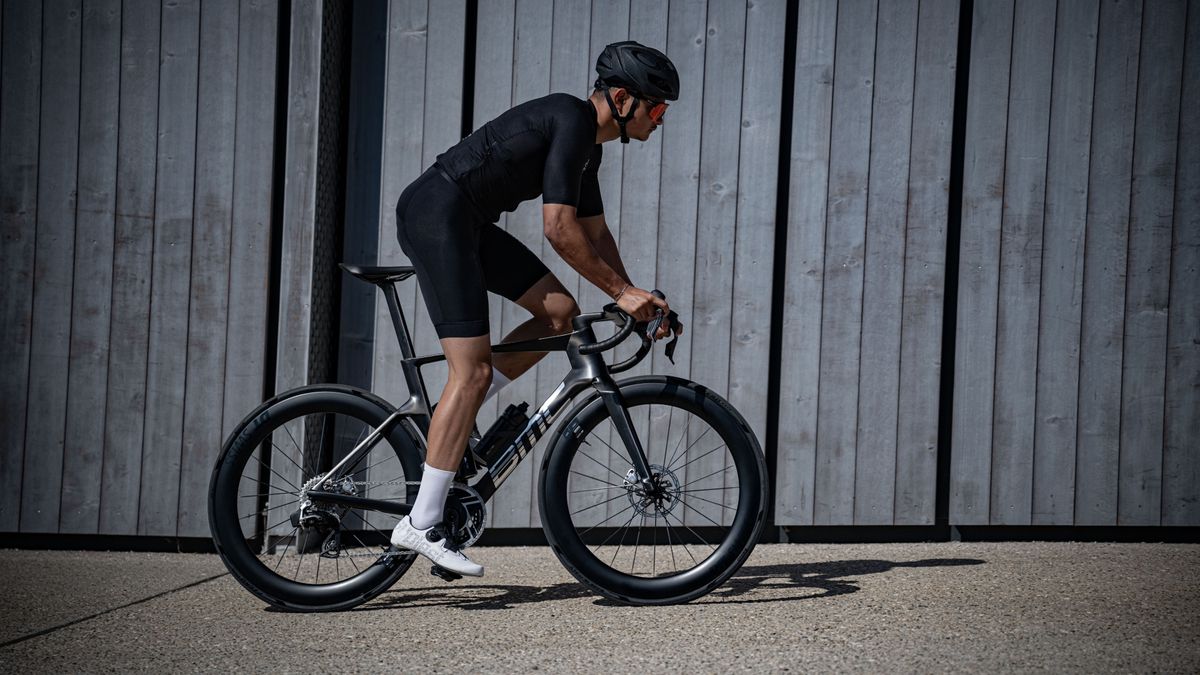 Tech of the Week: Cash no object BMC Teammachine R Mpc, Look E-765 e-bikes, Pog’s Pop Artwork Colnago and the DJI Osmo Motion 5 digital camera
