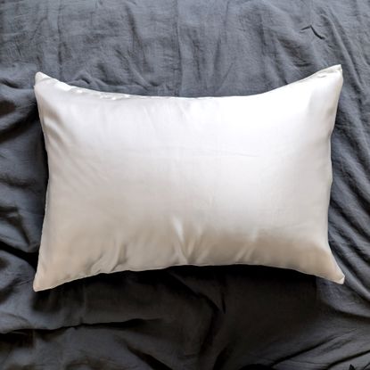 The Alaska Bear silk pillowcase in white