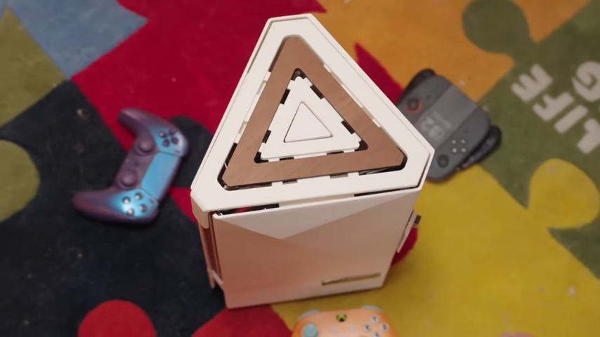 Tech creator 小宁子 XNZ with her 3-in-1 console creation, the 'Ningtendo PXBOX 5'