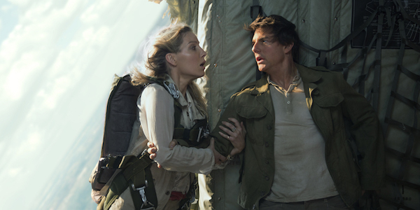 Tom Cruise and Annabelle Wallis in The Mummy
