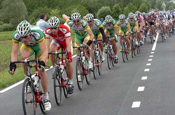Phonak gets down to business on the front of the peloton