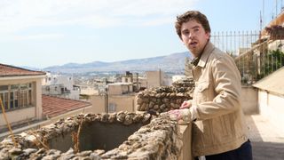 Edward jumps from the top of a building to avoid the police.