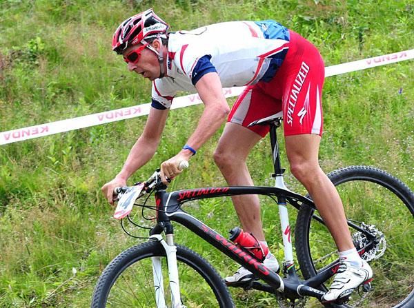 Todd Wells (Specialized) descending in the lead.