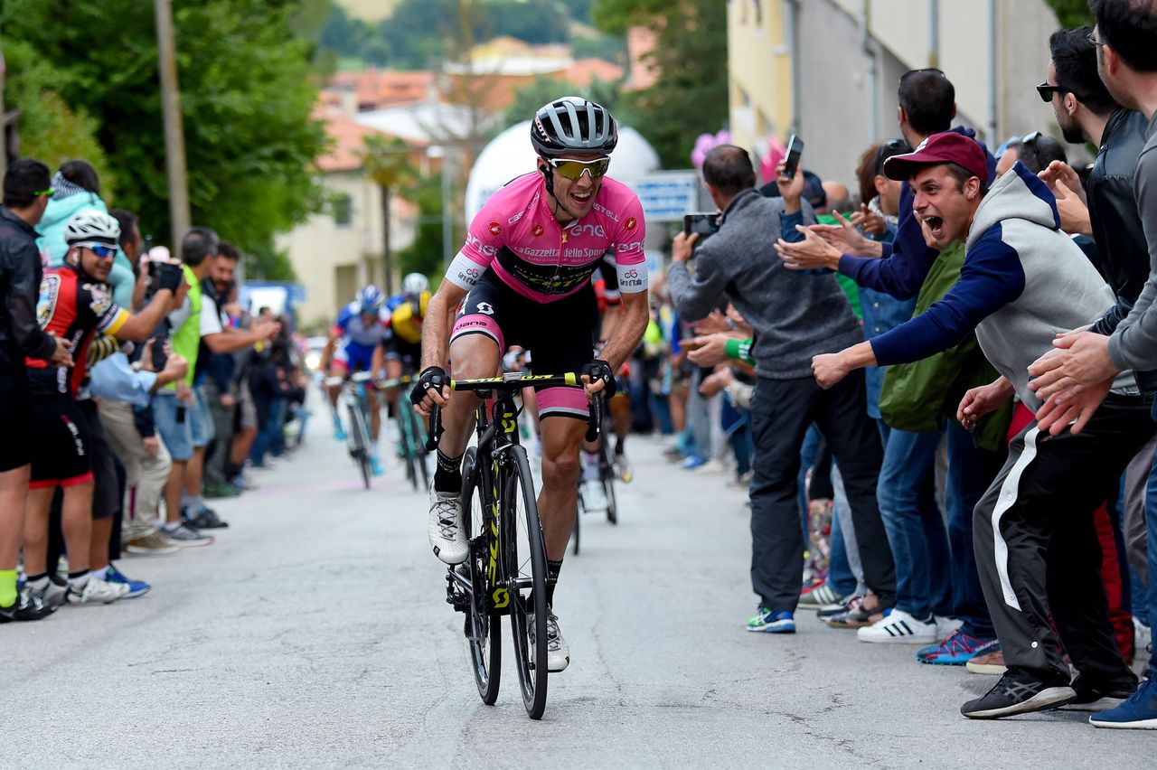 Simon Yates attacks