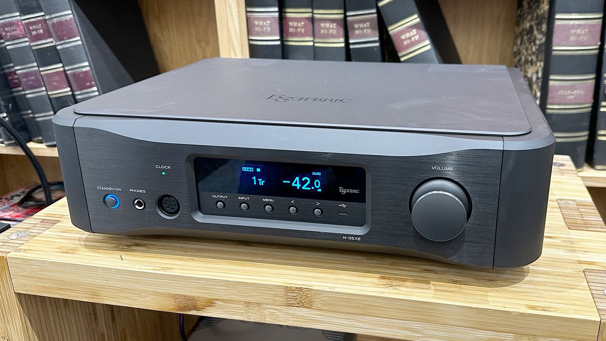 Esoteric N-05XE streaming preamp