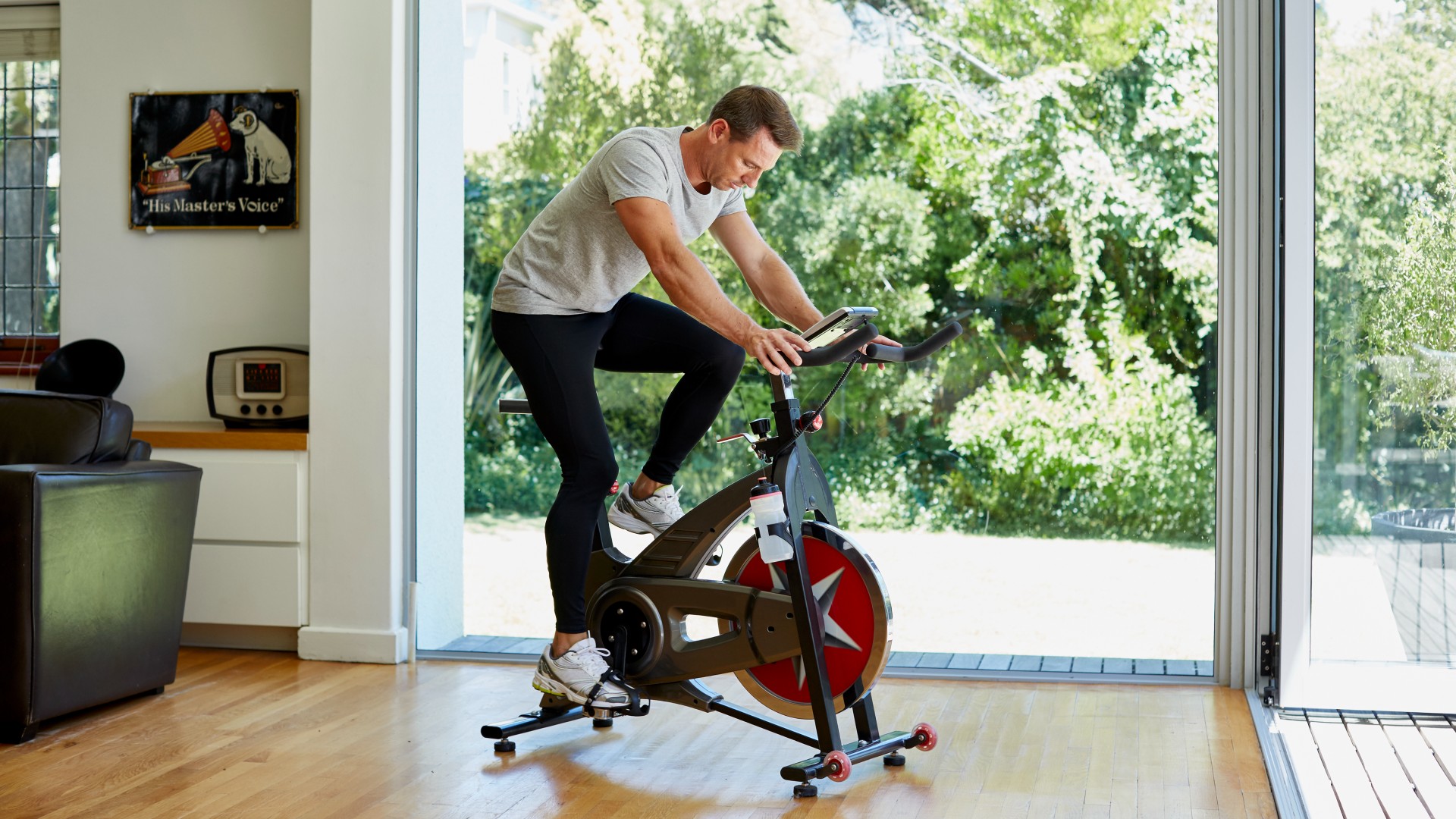 No gym? No problem: 5 ways to workout from the comfort of your college  apartment