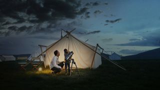 Man and child using telescope at night (best telescopes)